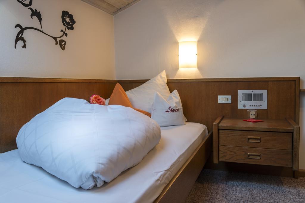 Pension Gasthof Loewen Lagundo Room photo