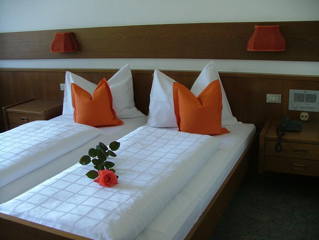 Pension Gasthof Loewen Lagundo Room photo