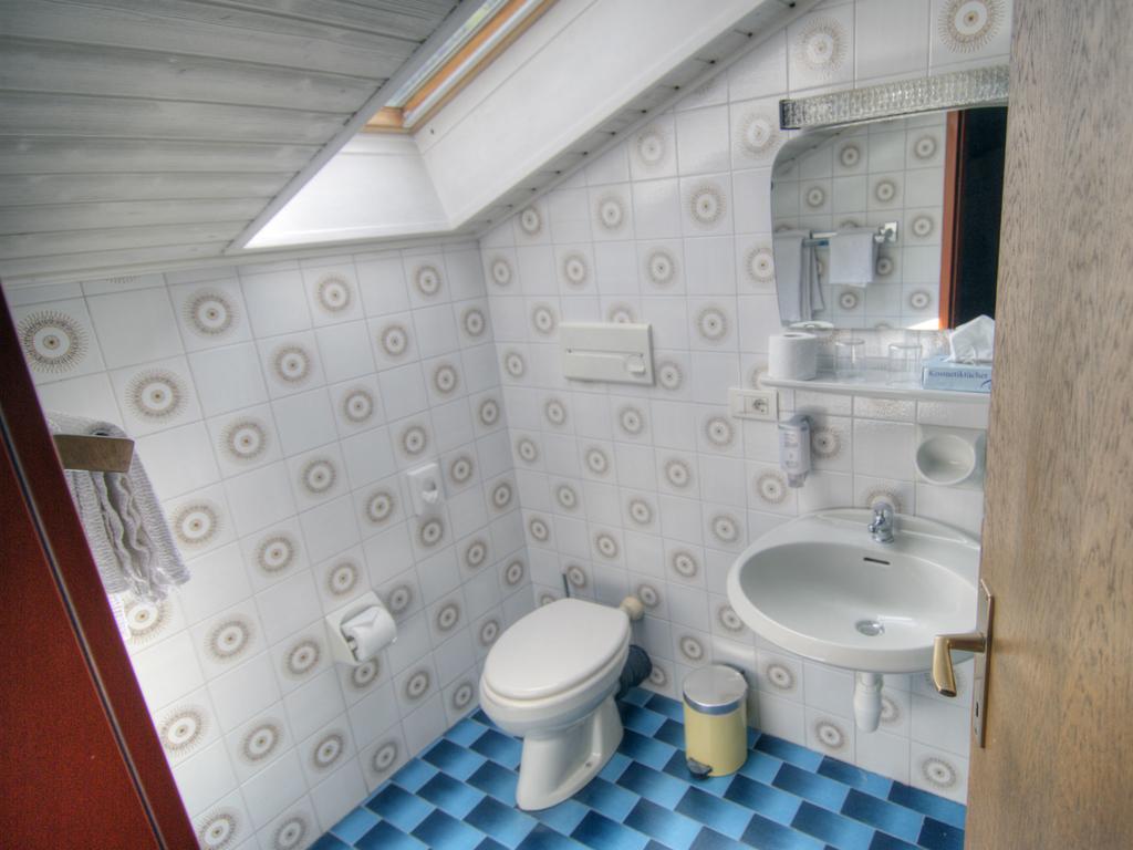 Pension Gasthof Loewen Lagundo Room photo