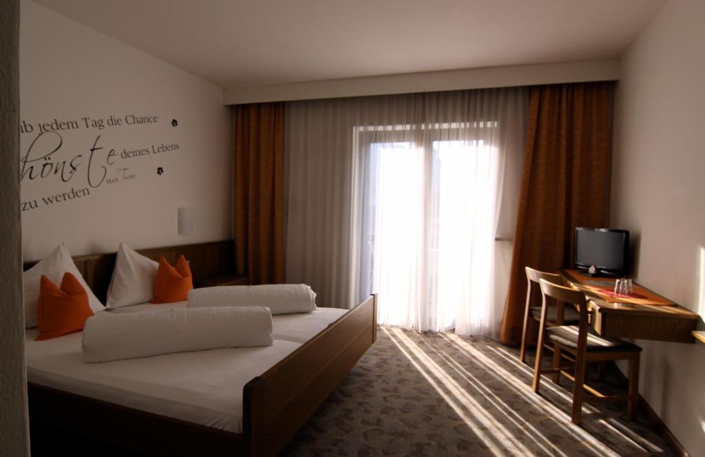 Pension Gasthof Loewen Lagundo Room photo